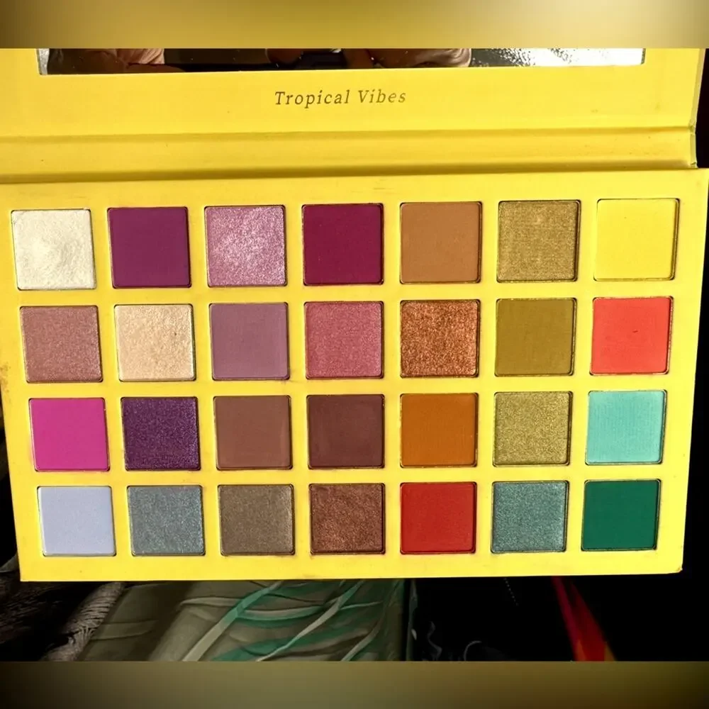 Kara Beauty Eyeshadow Palette  